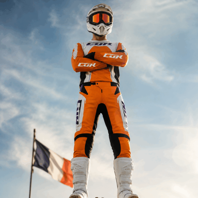 Tenue RACE orange blanc violet